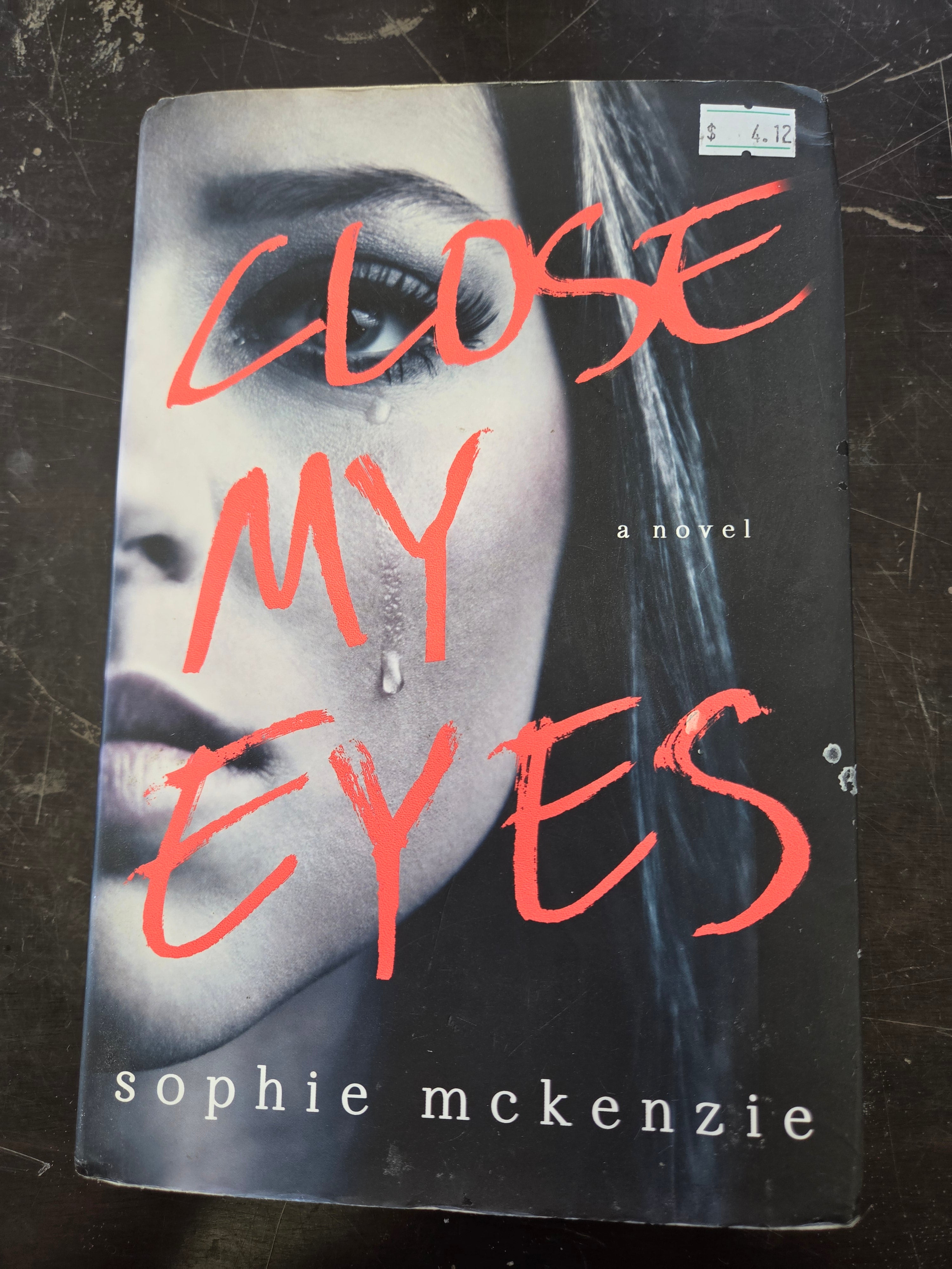 Close My Eyes by Sophie McKenzie (Hardcover) (Used)