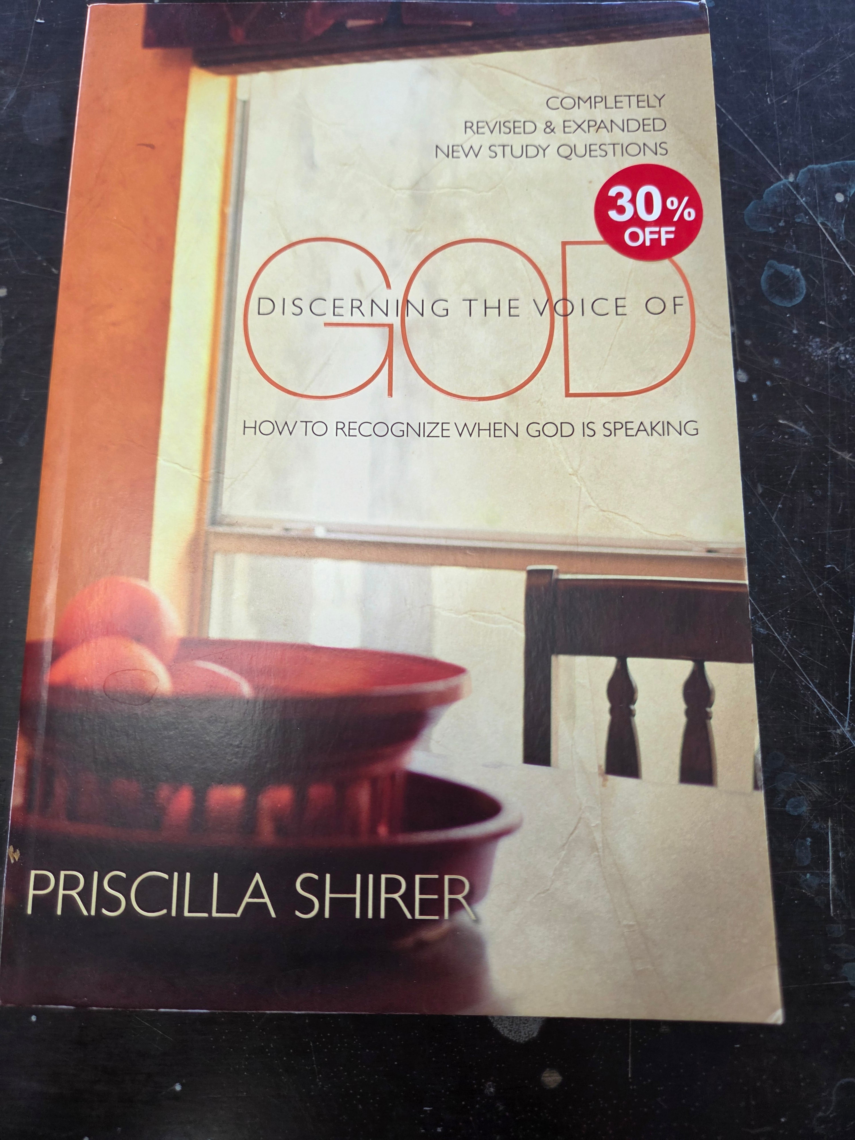 Discerning the Voice of God: How to Recognize When God is Speaking by Priscilla Shirer