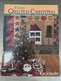 A Cozy Quilted Christmas (90 Designs, 17 Projects To Decorate Your Home) By Kim Schaefer (2007-05-03)