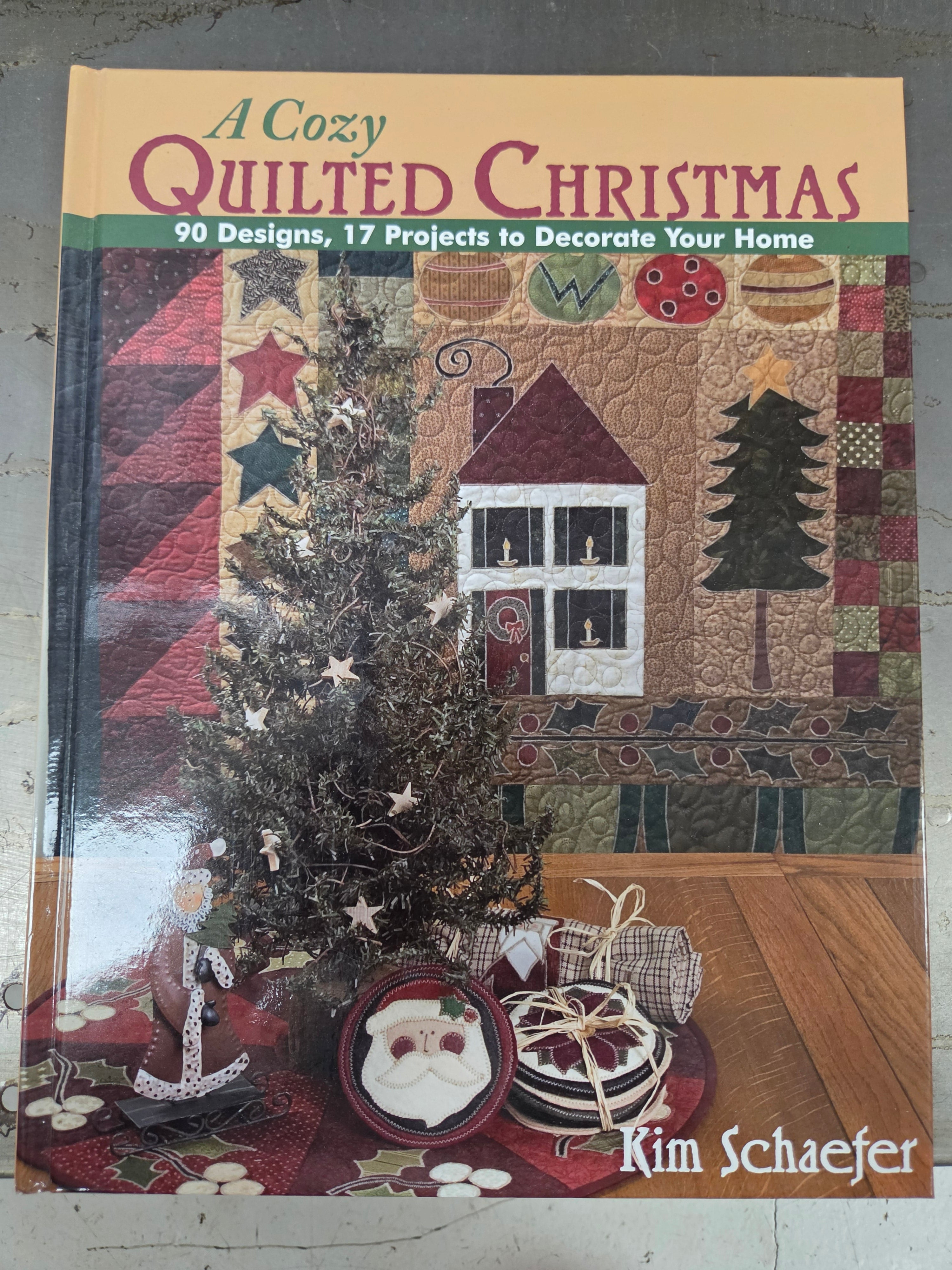 A Cozy Quilted Christmas (90 Designs, 17 Projects To Decorate Your Home) By Kim Schaefer (2007-05-03)