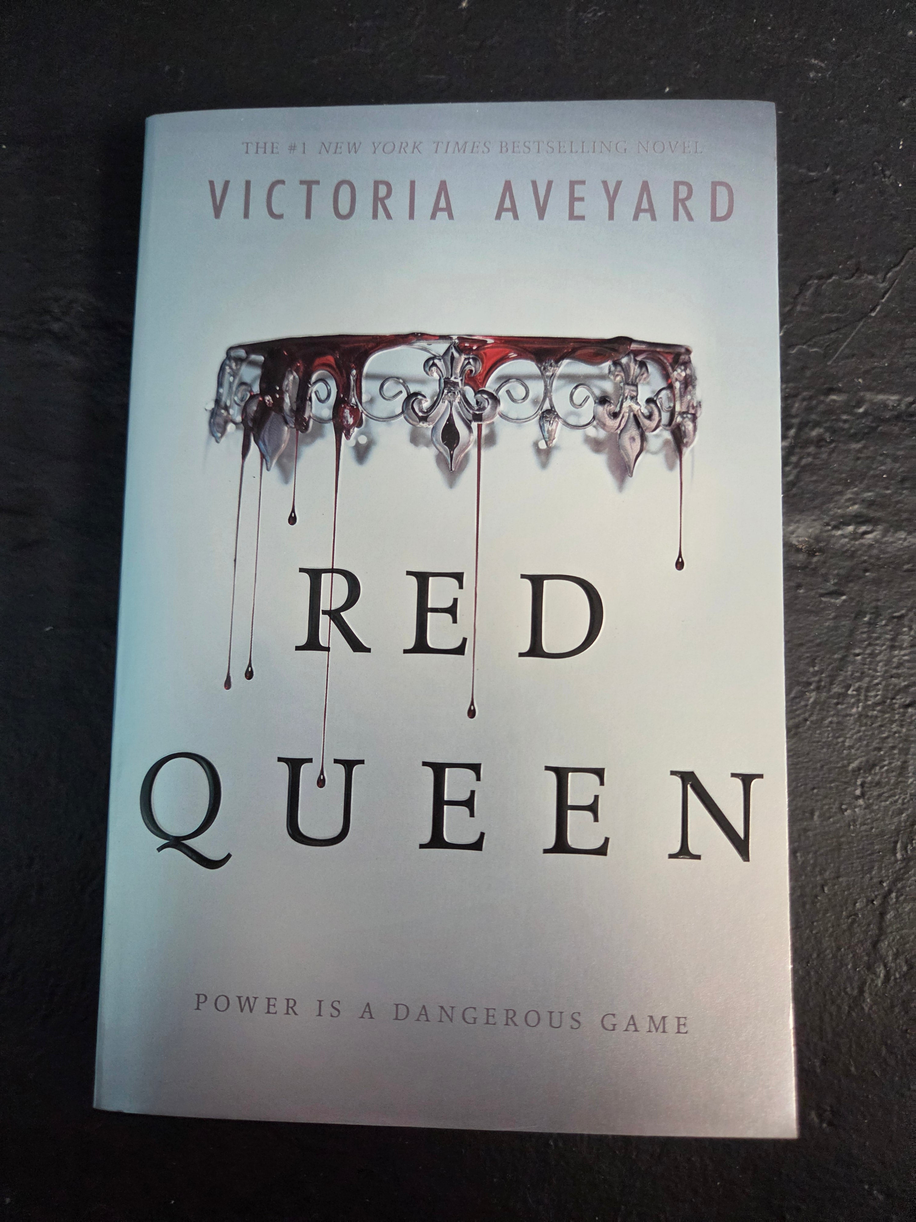 Red Queen: Red Queen Series Book 1 by Victoria Aveyard